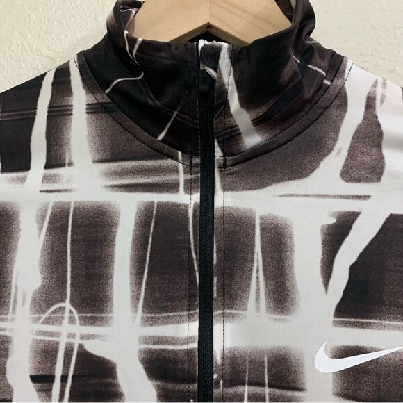 NIKE Pro Half Zip Women’s Medium White Black Thumb Hole. - Picture 3 of 15